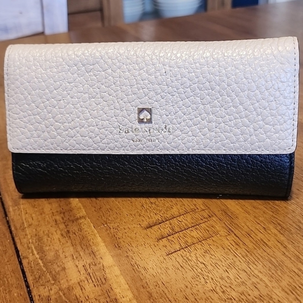 Kate Spade Southport Adventure Black And Tan Long Wallet